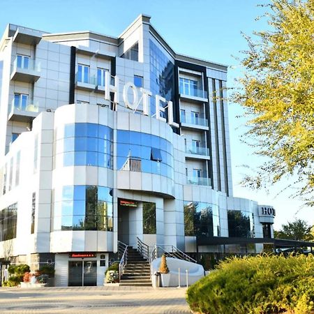Hotel Zeneva Lux クラグイェヴァツ エクステリア 写真