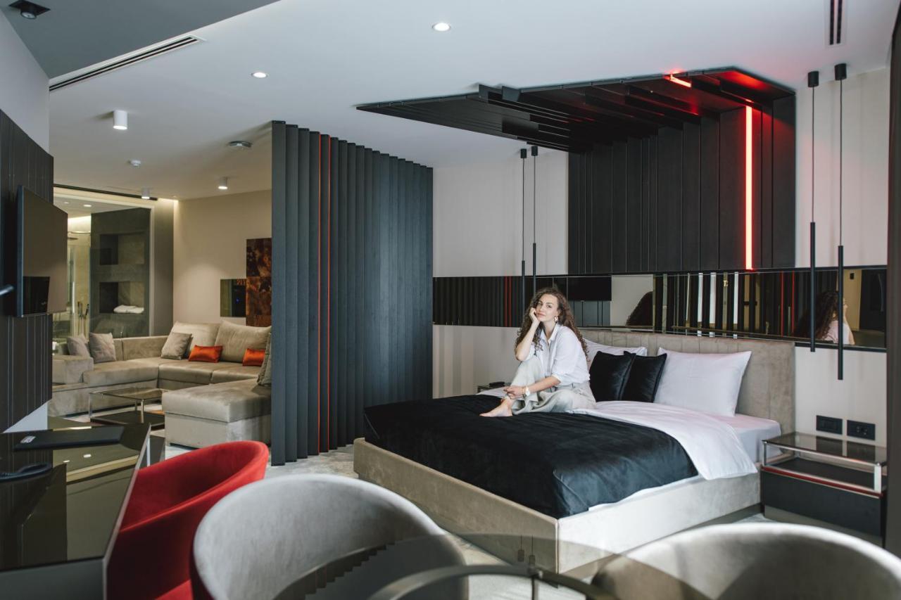 Hotel Zeneva Lux クラグイェヴァツ エクステリア 写真