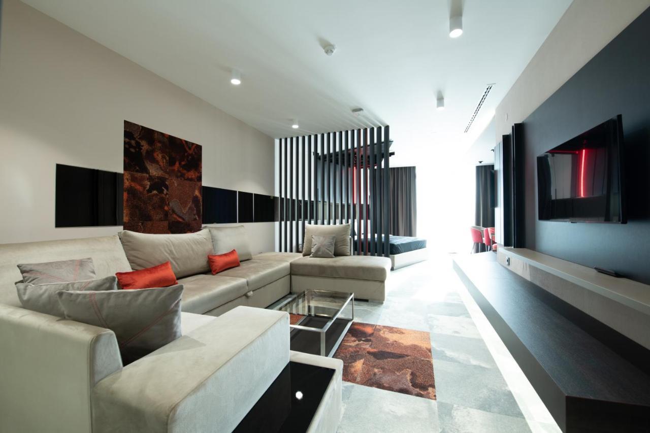 Hotel Zeneva Lux クラグイェヴァツ エクステリア 写真