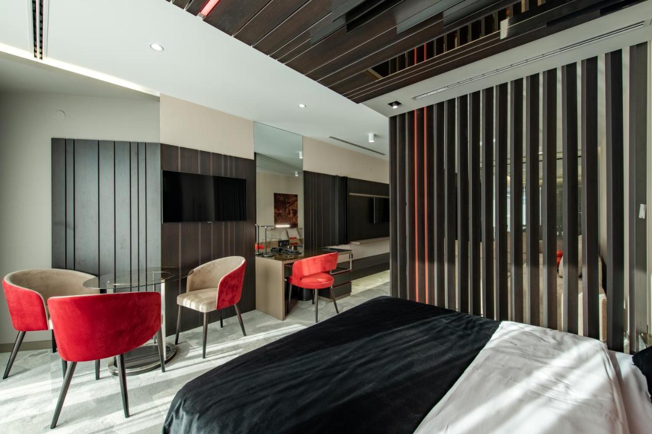 Hotel Zeneva Lux クラグイェヴァツ エクステリア 写真