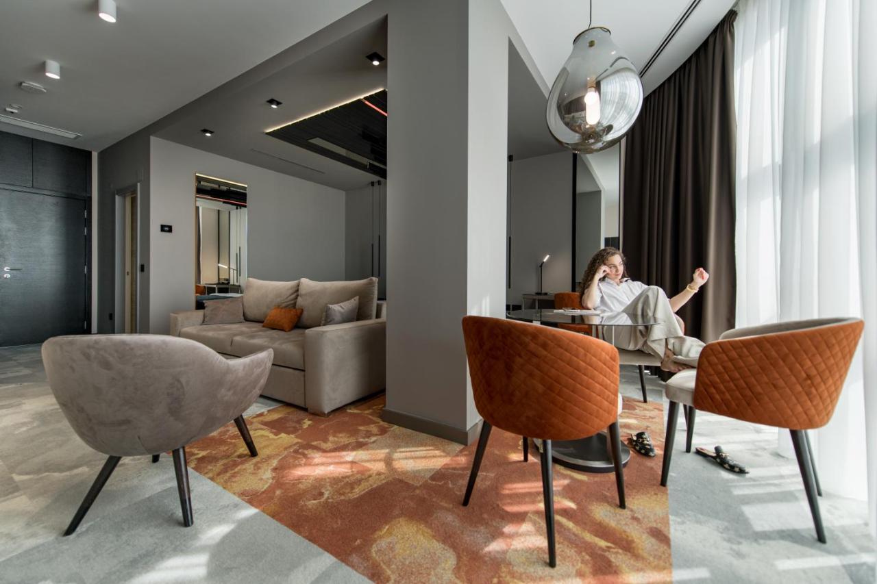 Hotel Zeneva Lux クラグイェヴァツ エクステリア 写真