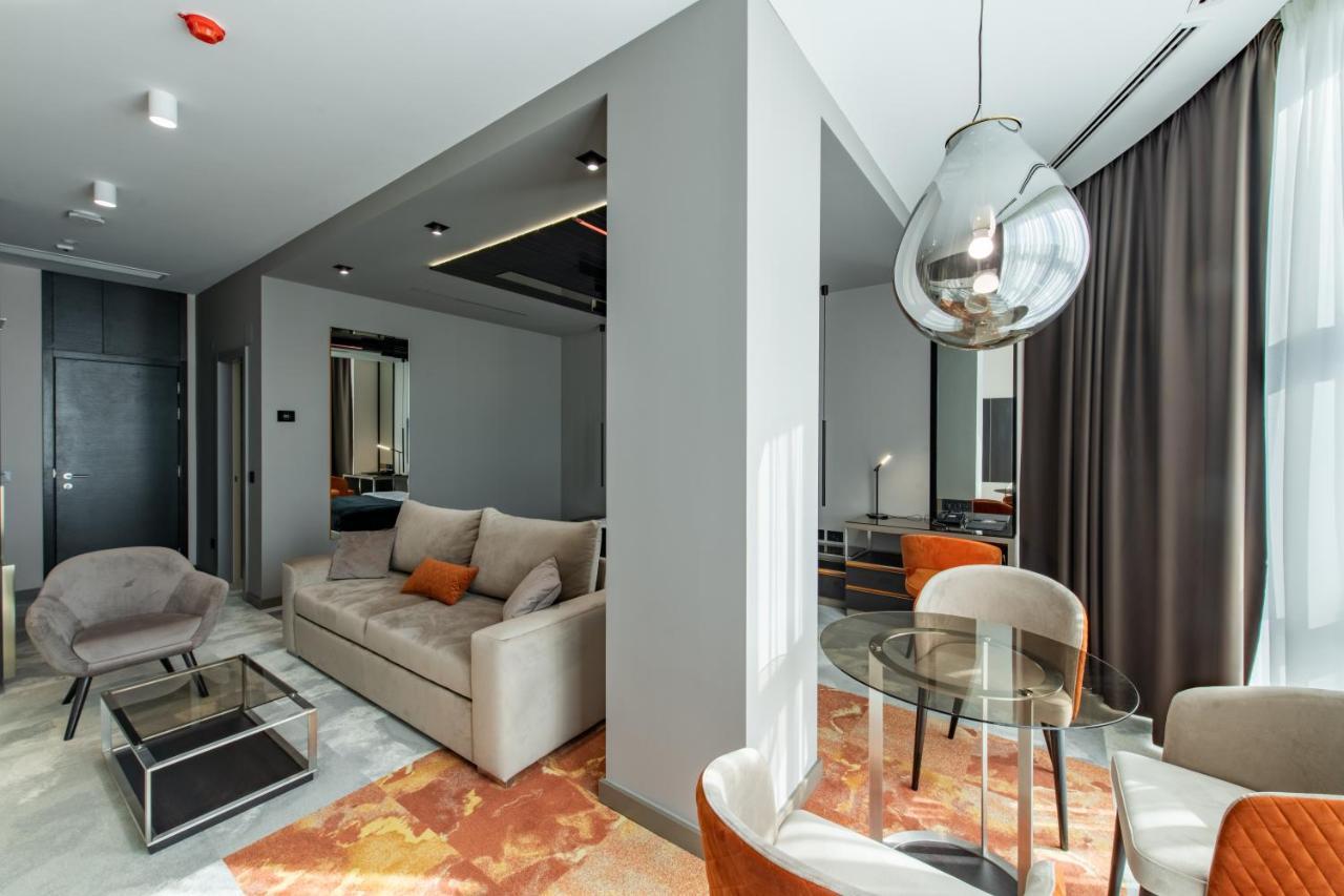 Hotel Zeneva Lux クラグイェヴァツ エクステリア 写真