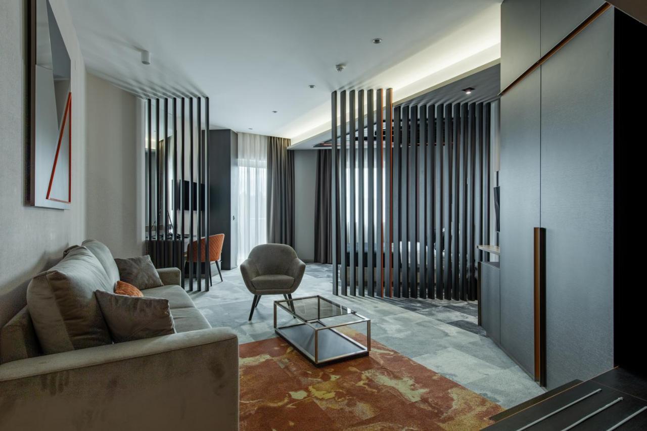 Hotel Zeneva Lux クラグイェヴァツ エクステリア 写真