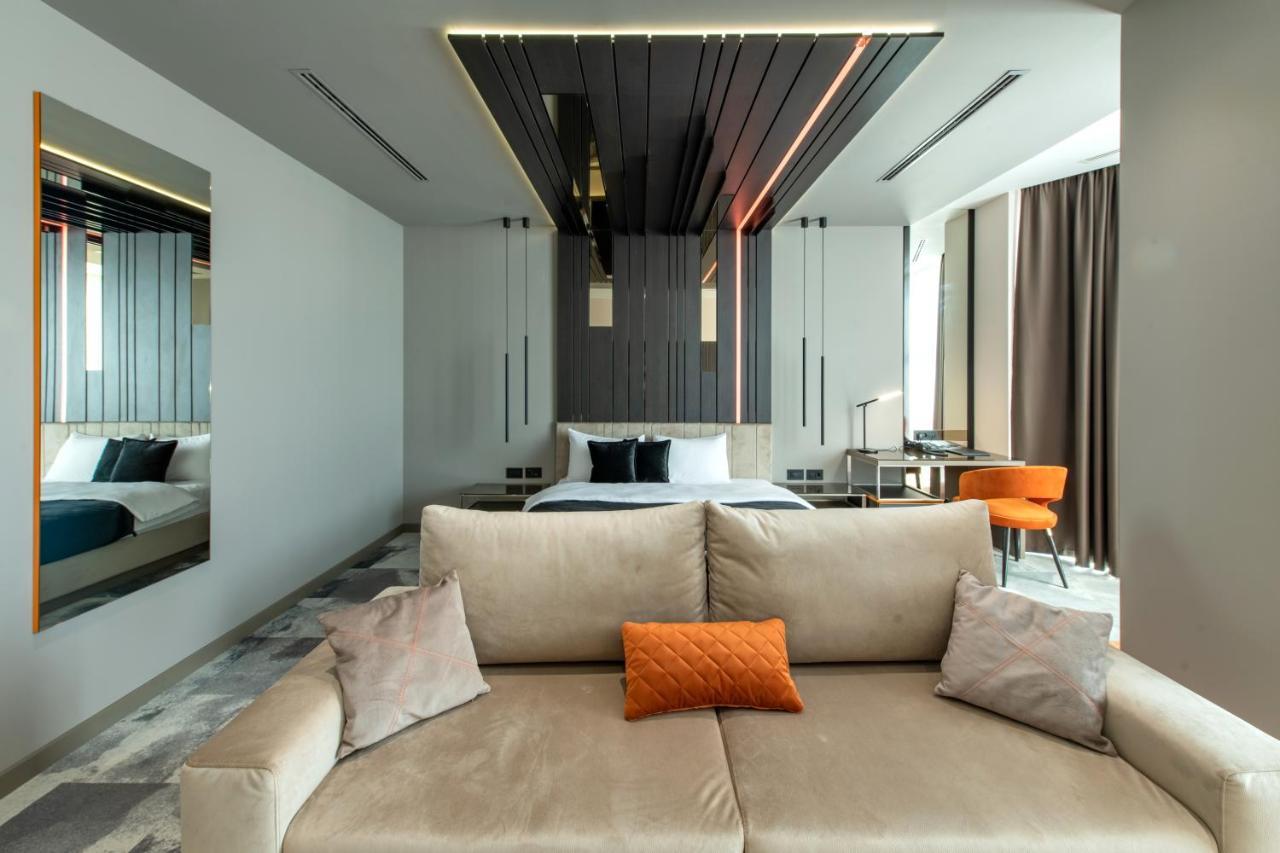 Hotel Zeneva Lux クラグイェヴァツ エクステリア 写真