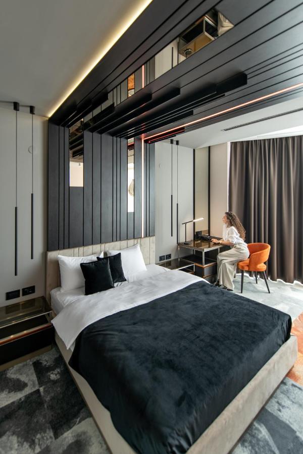 Hotel Zeneva Lux クラグイェヴァツ エクステリア 写真