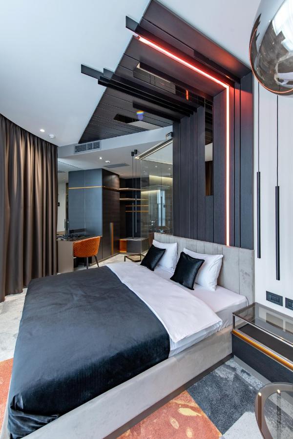 Hotel Zeneva Lux クラグイェヴァツ エクステリア 写真