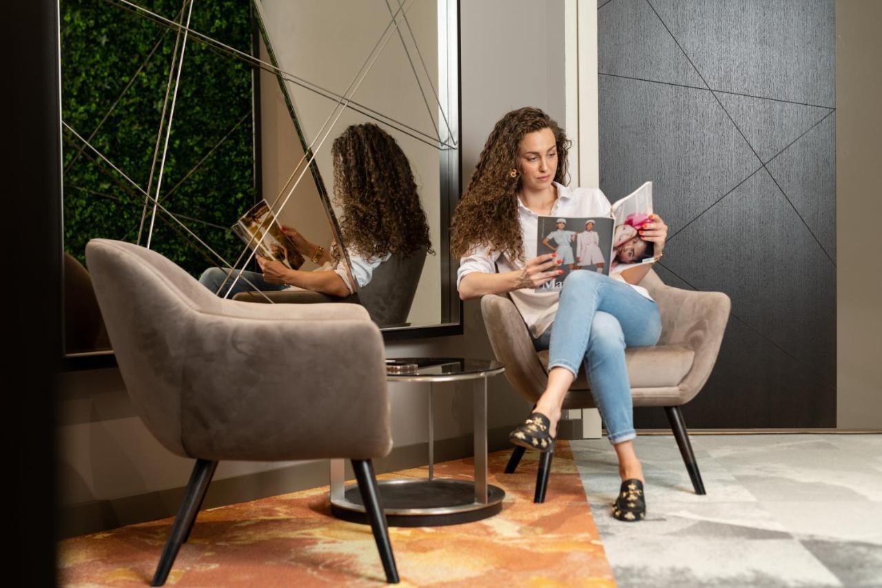 Hotel Zeneva Lux クラグイェヴァツ エクステリア 写真