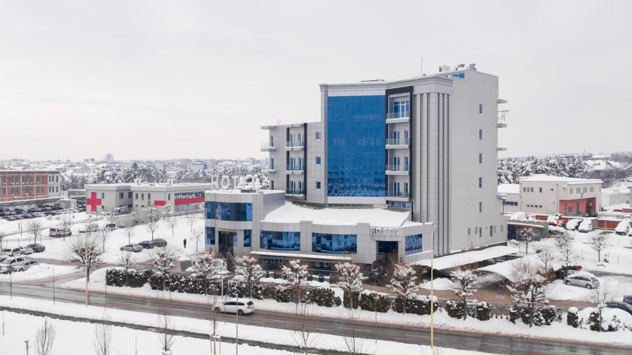 Hotel Zeneva Lux クラグイェヴァツ エクステリア 写真