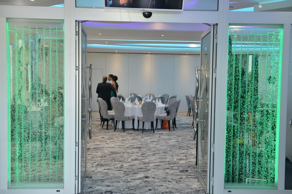 Hotel Zeneva Lux クラグイェヴァツ エクステリア 写真