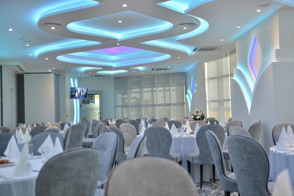 Hotel Zeneva Lux クラグイェヴァツ エクステリア 写真