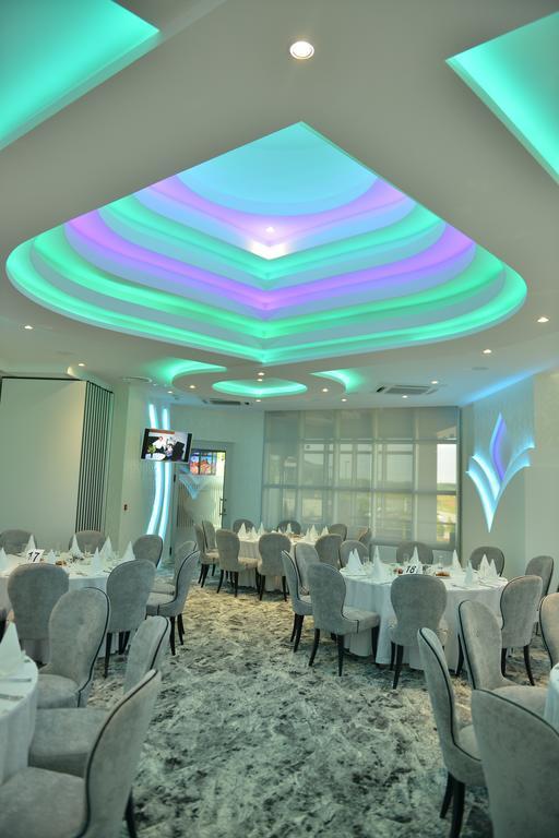Hotel Zeneva Lux クラグイェヴァツ エクステリア 写真