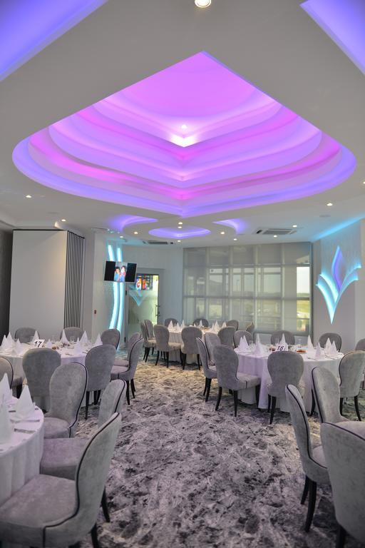 Hotel Zeneva Lux クラグイェヴァツ エクステリア 写真