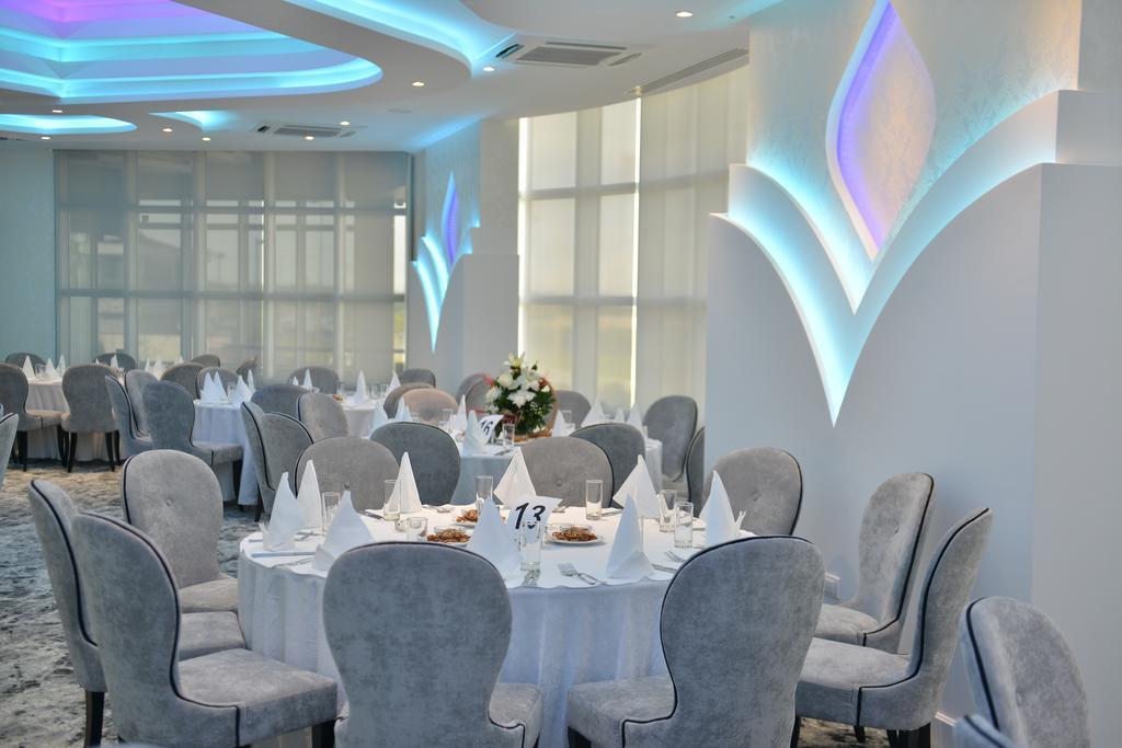 Hotel Zeneva Lux クラグイェヴァツ エクステリア 写真