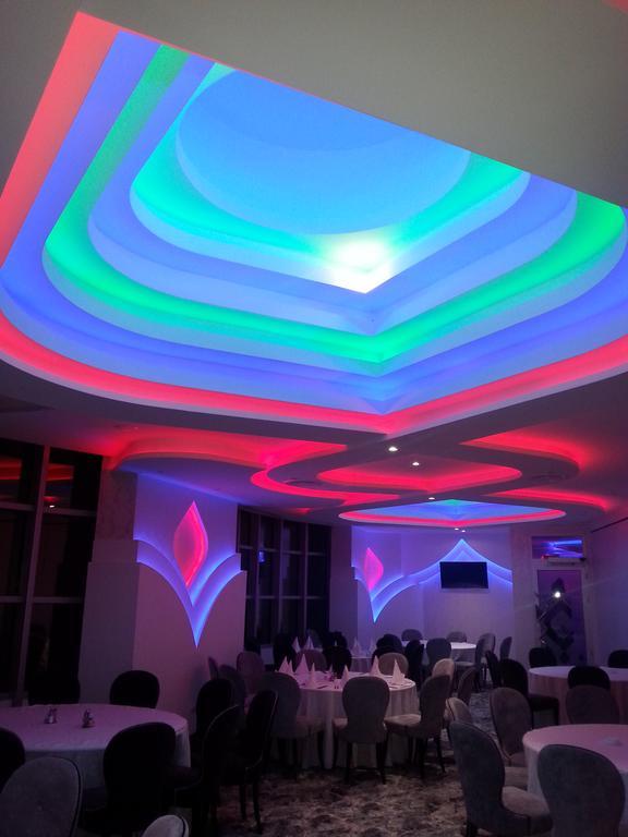 Hotel Zeneva Lux クラグイェヴァツ エクステリア 写真